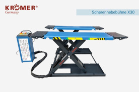Mobile Hebebühne mit blauem Bedienpult